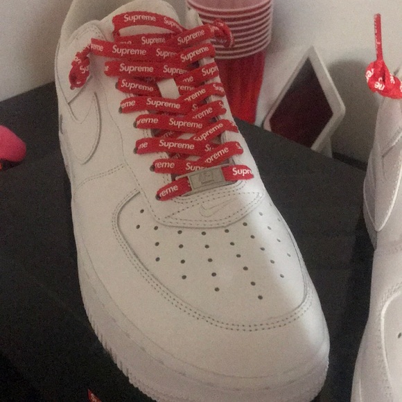 Air Force one low supreme White and red main image 4